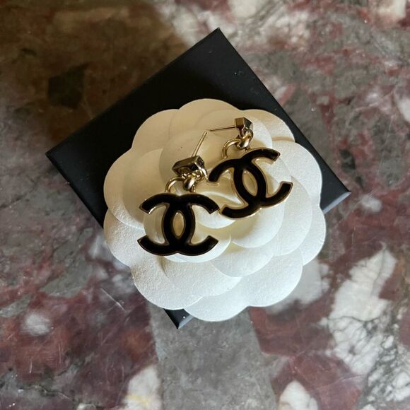 CC Chanel Drop Earrings - Picture 4 of 6